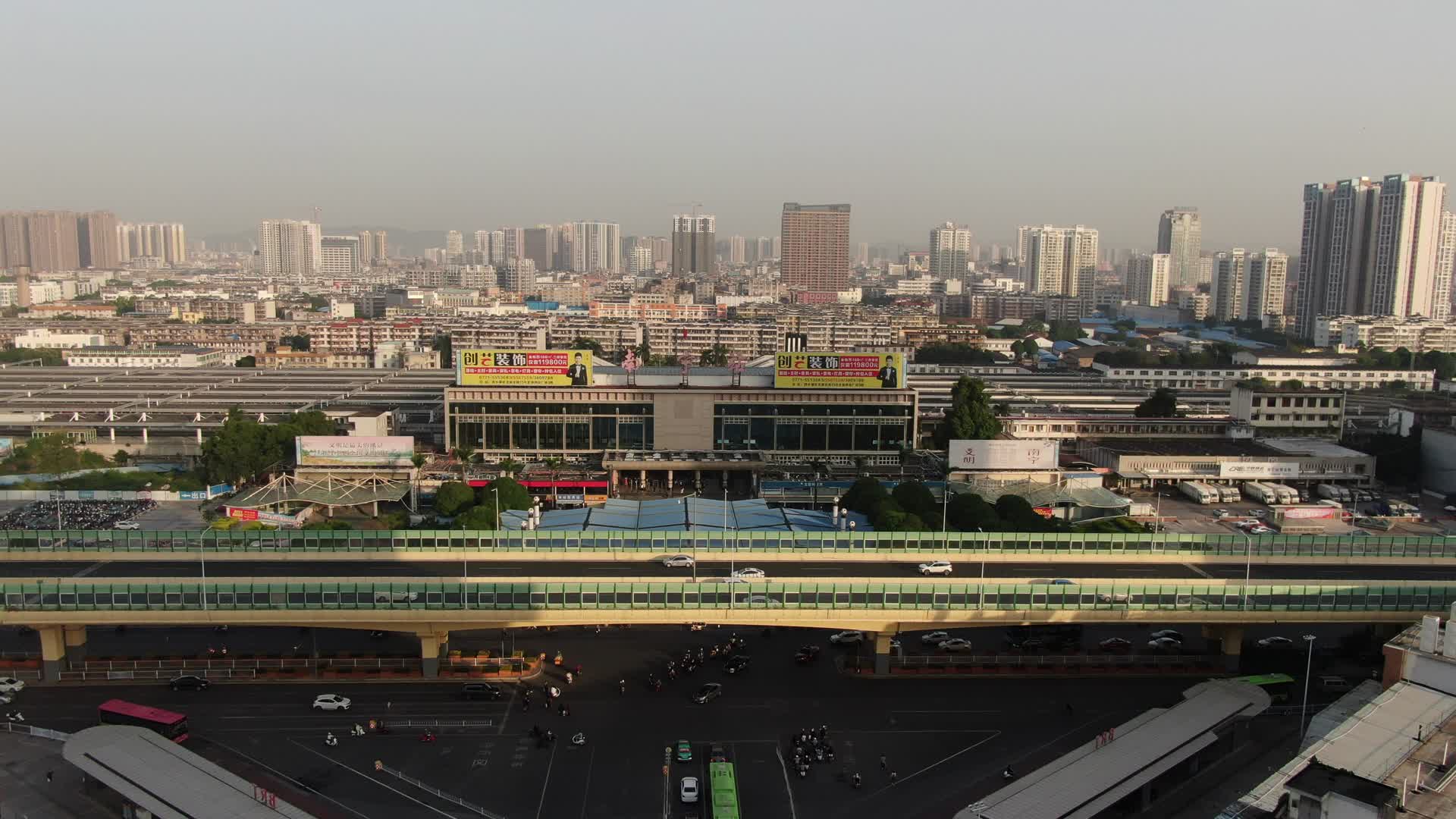 航拍广西南宁火车站交通视频视频的预览图