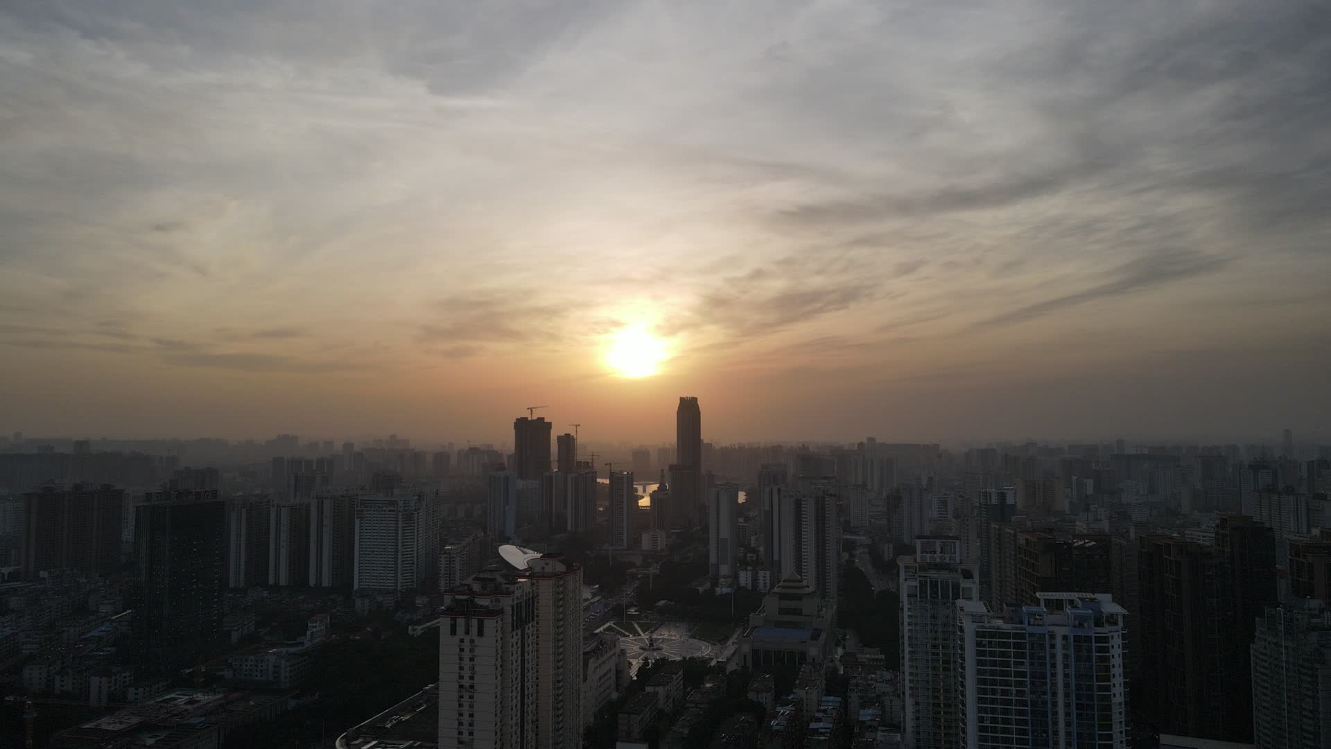 广西南宁城市日落晚霞夕阳西下视频的预览图