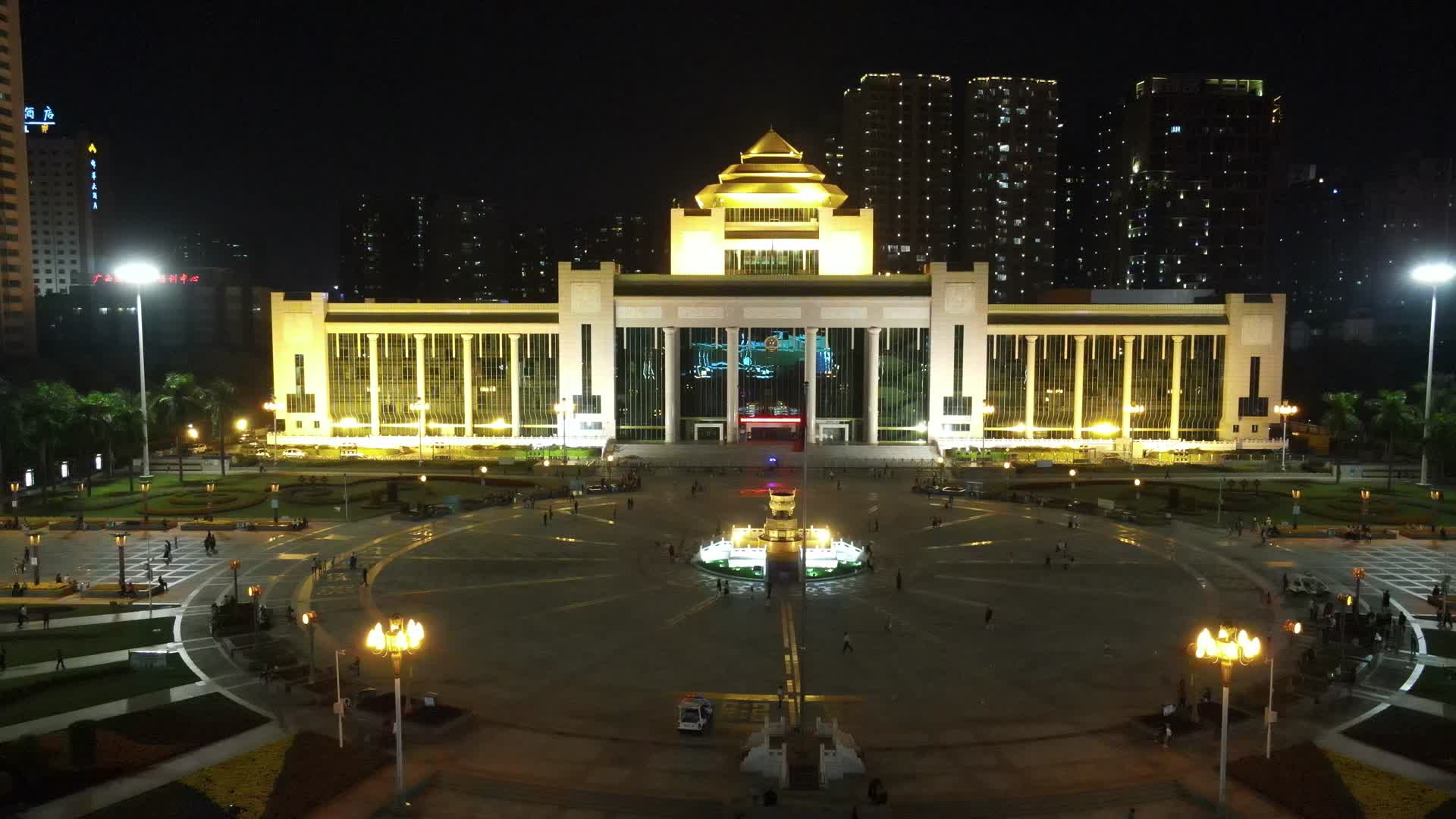 广西南宁人民大会堂夜景航拍视频的预览图