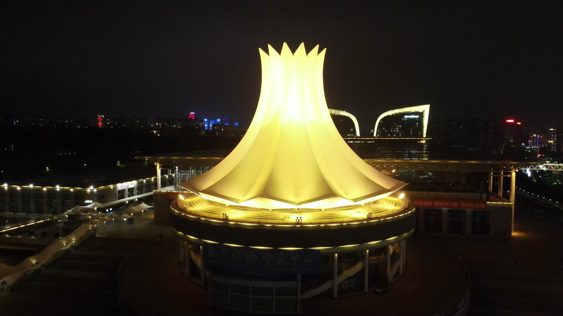 广西南宁东盟会议旧址夜景航拍视频视频的预览图