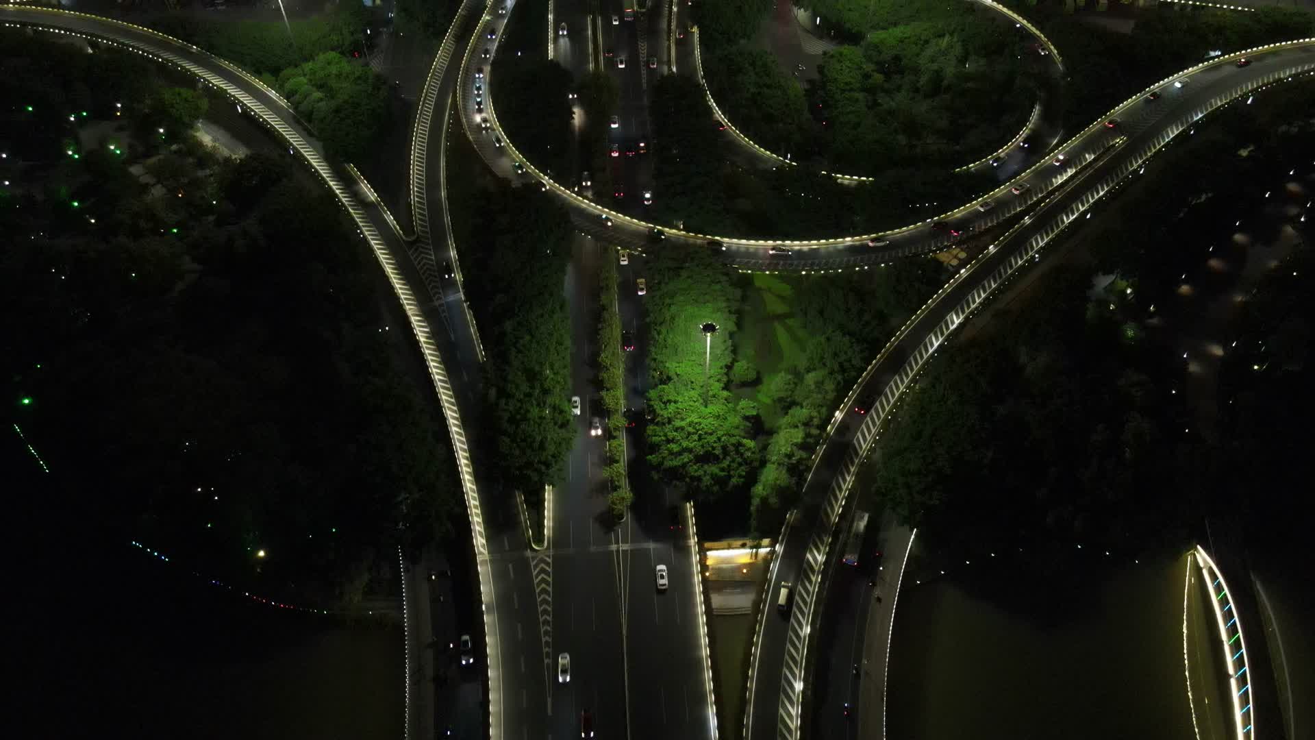 广西南宁竹溪立交桥夜景交通航拍视频视频的预览图