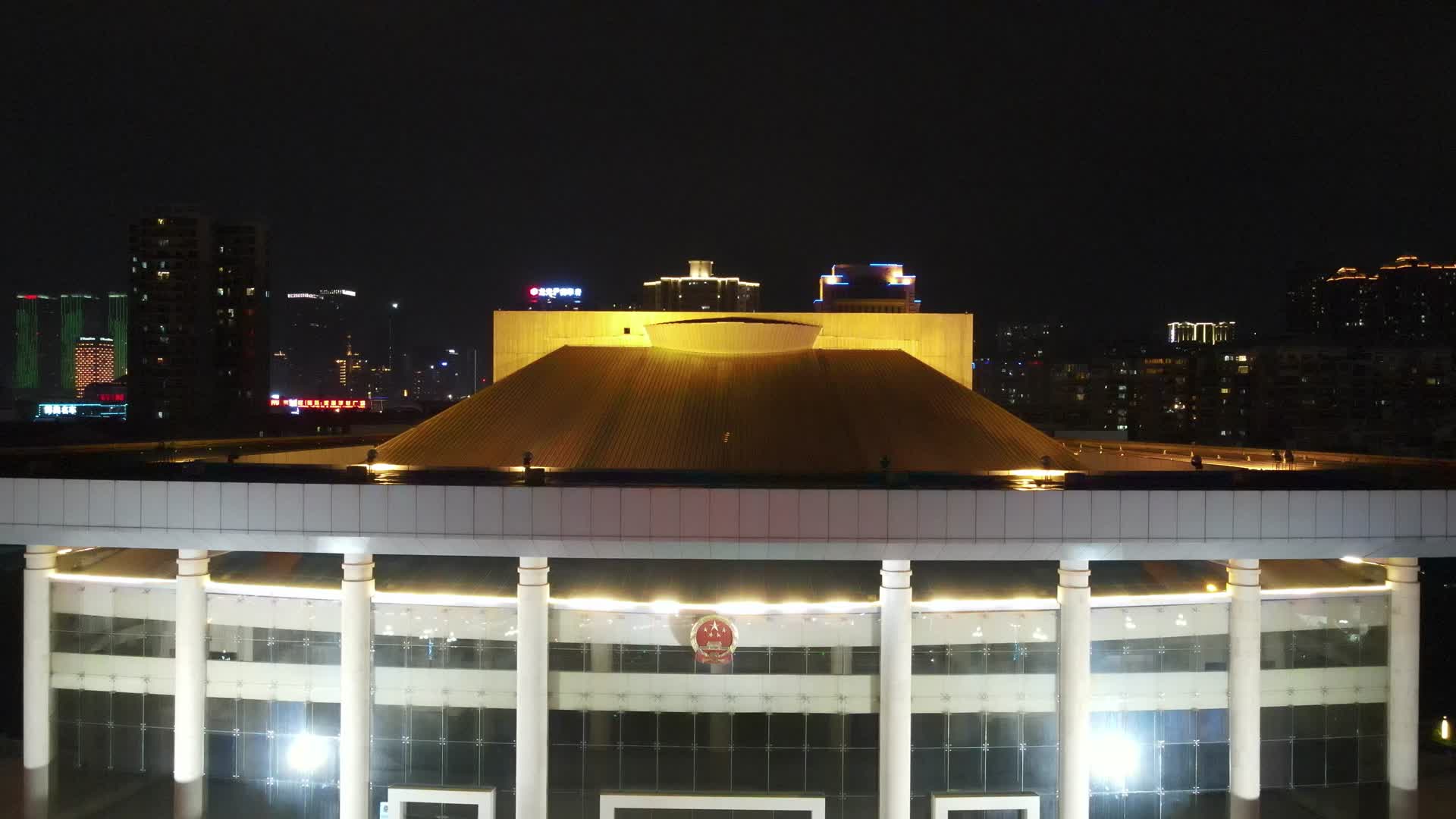 广西人民大会堂夜景灯光航拍视频视频的预览图