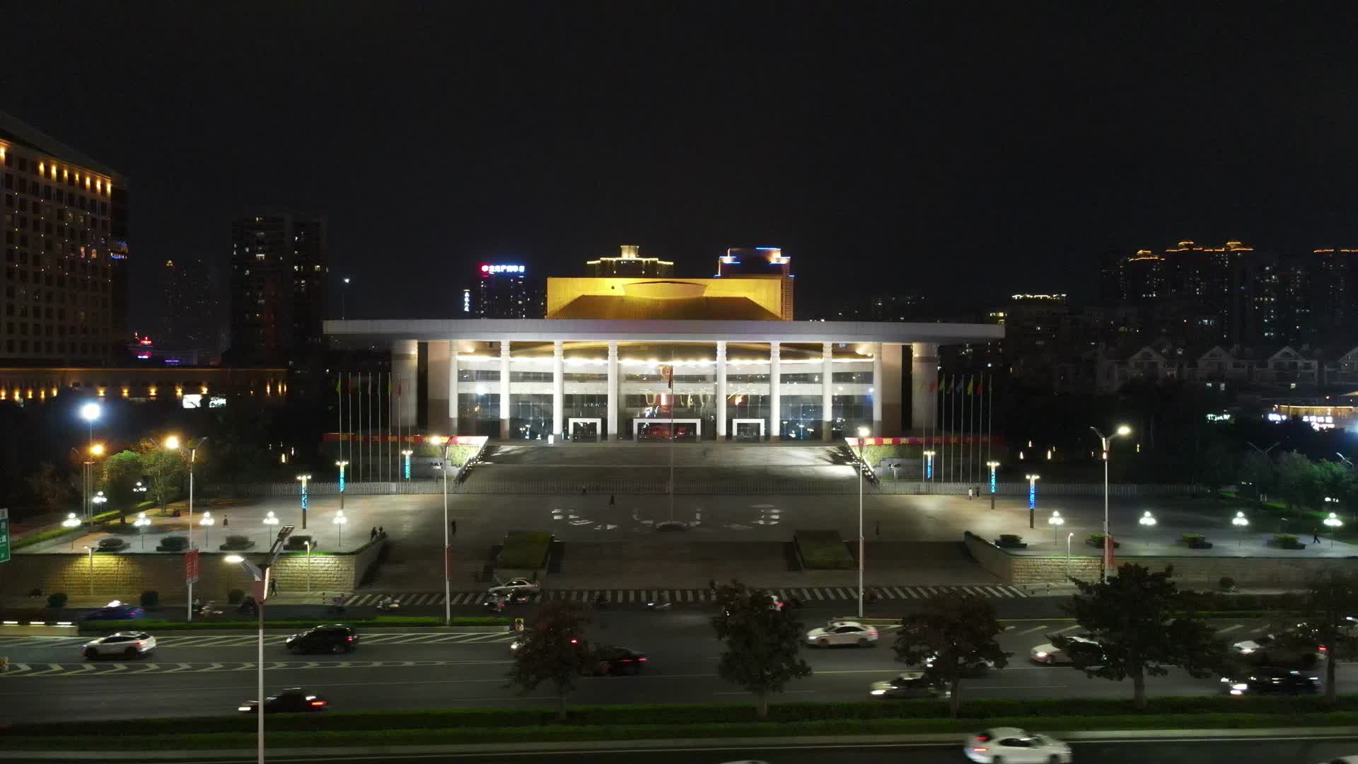 广西南宁人民大会堂夜景航拍视频视频的预览图