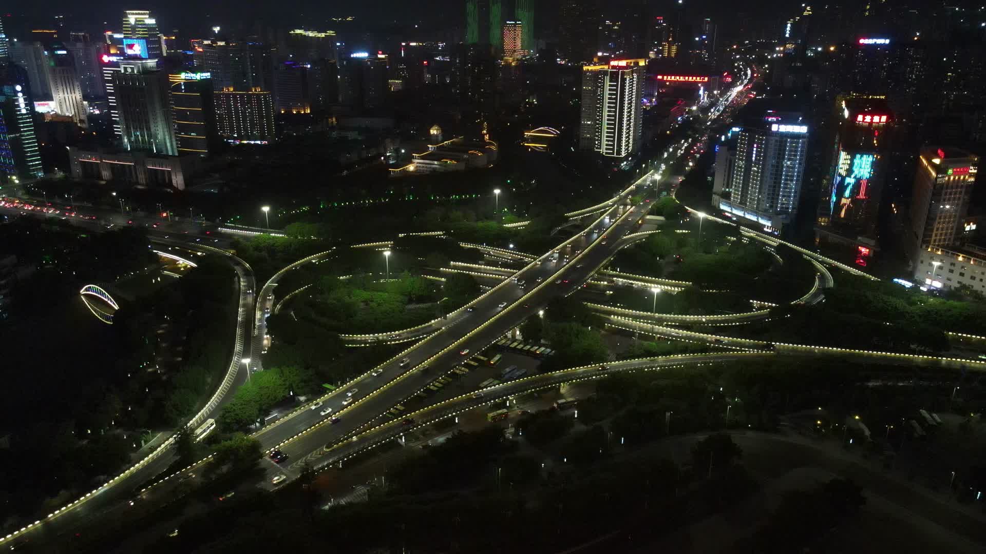广西南宁竹溪立交桥夜景交通航拍视频视频的预览图