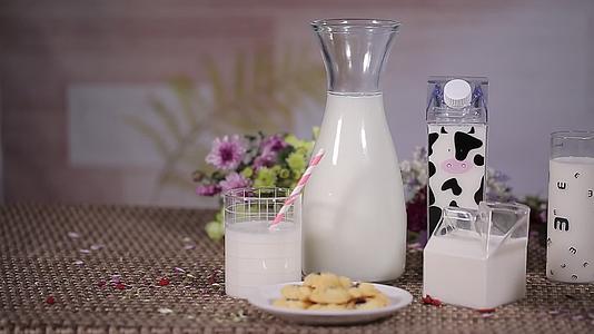 牛奶牛乳补钙视频的预览图
