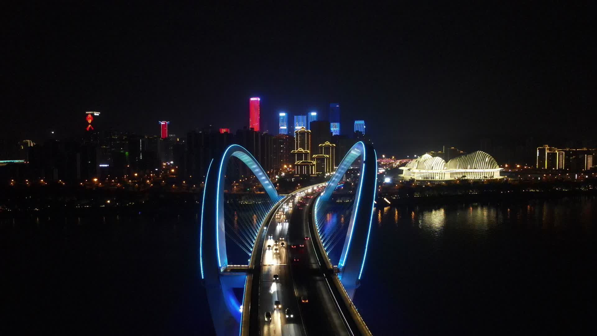 航拍广西南宁大桥交通夜景灯光视频的预览图