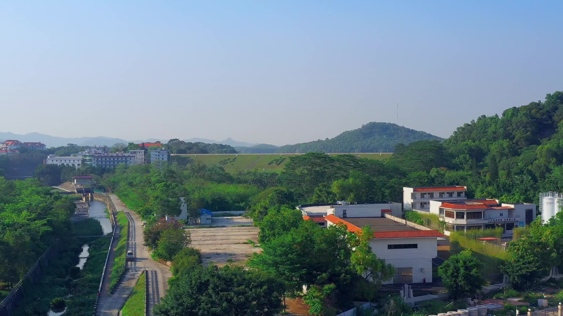 深圳宝安区铁岗水库自然风光航拍视频的预览图