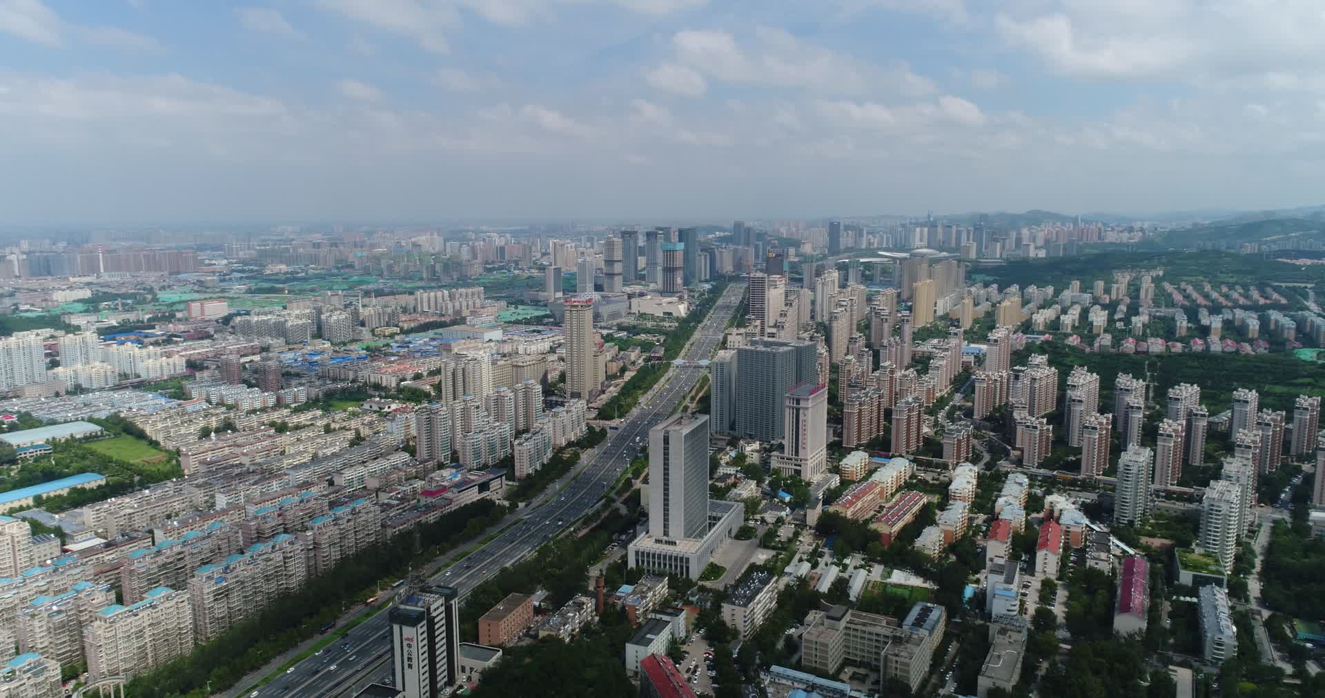 航拍济南市城区交通城市视频的预览图