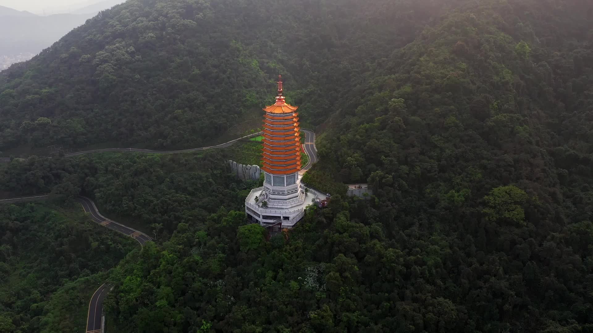 深圳梧桐山自然风光弘法寺视频的预览图