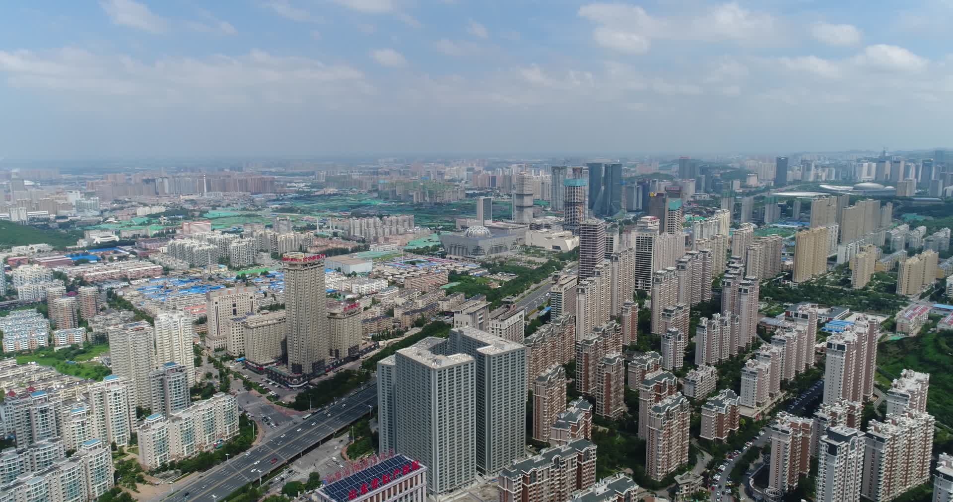 航拍济南市城区交通城市视频的预览图