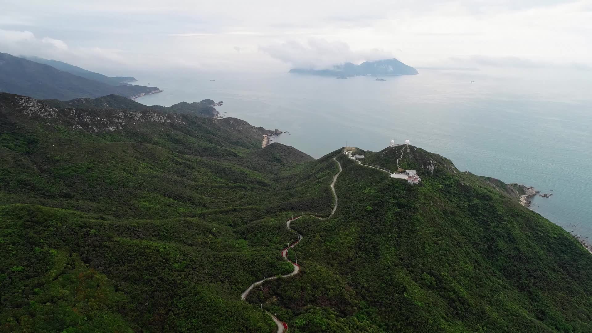 深圳西涌海岸线自然风光航拍视频视频的预览图