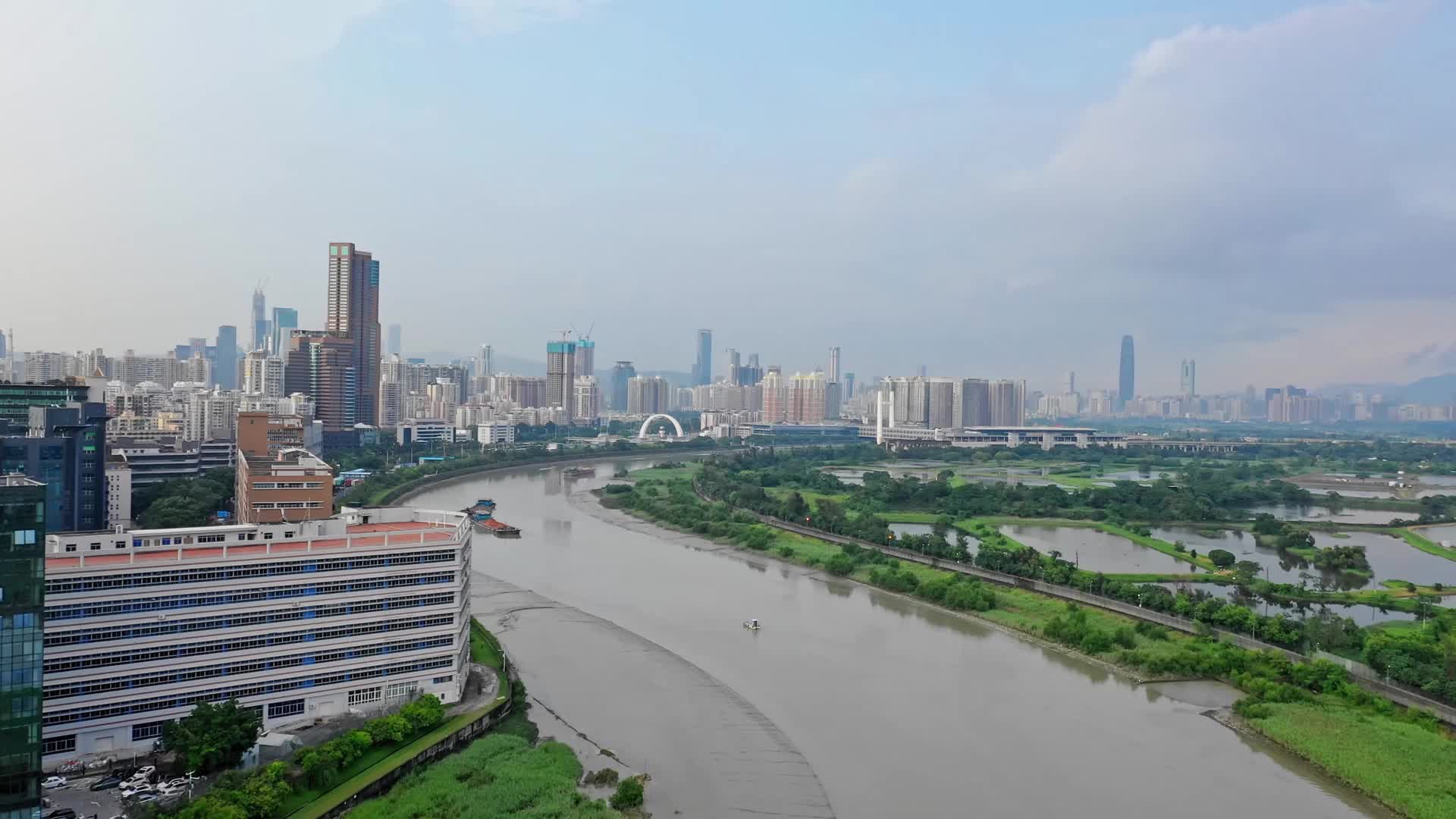 深圳河入海口航拍实拍视频视频的预览图