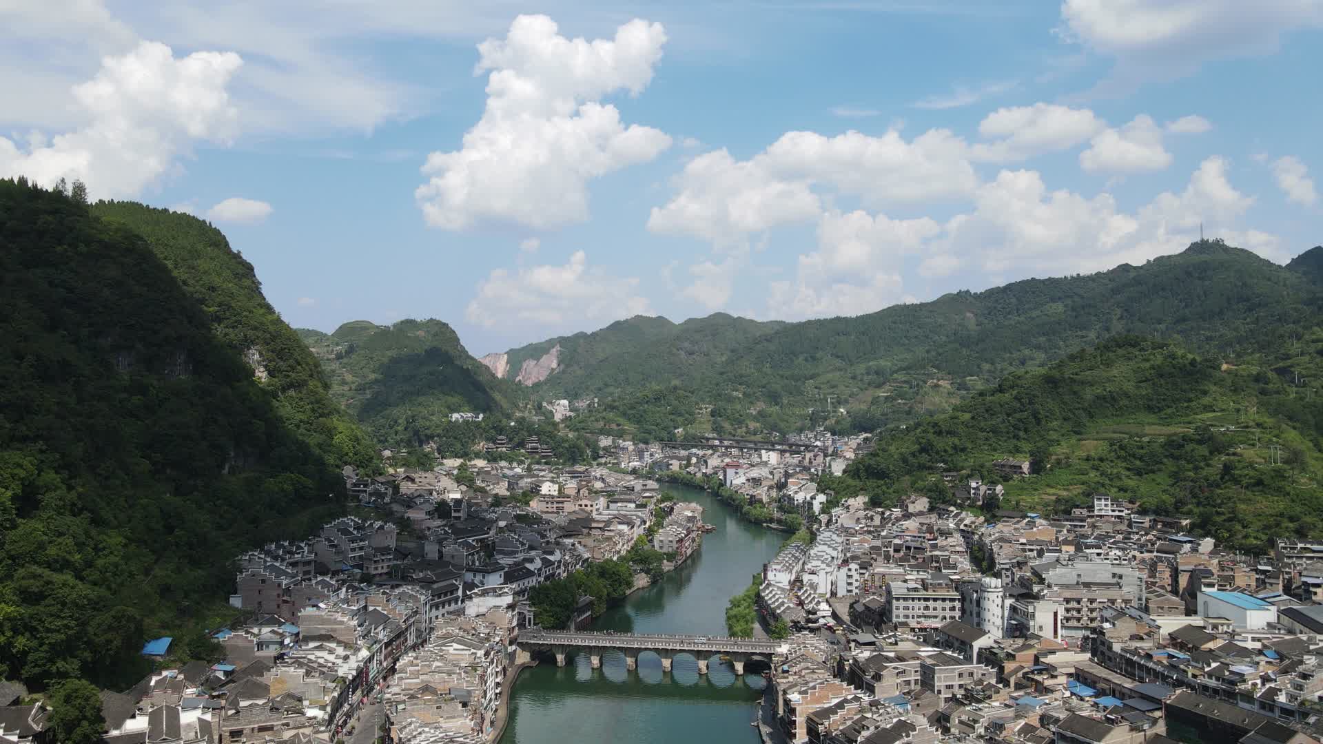 航拍贵州镇远古镇5A旅游景点风景视频的预览图