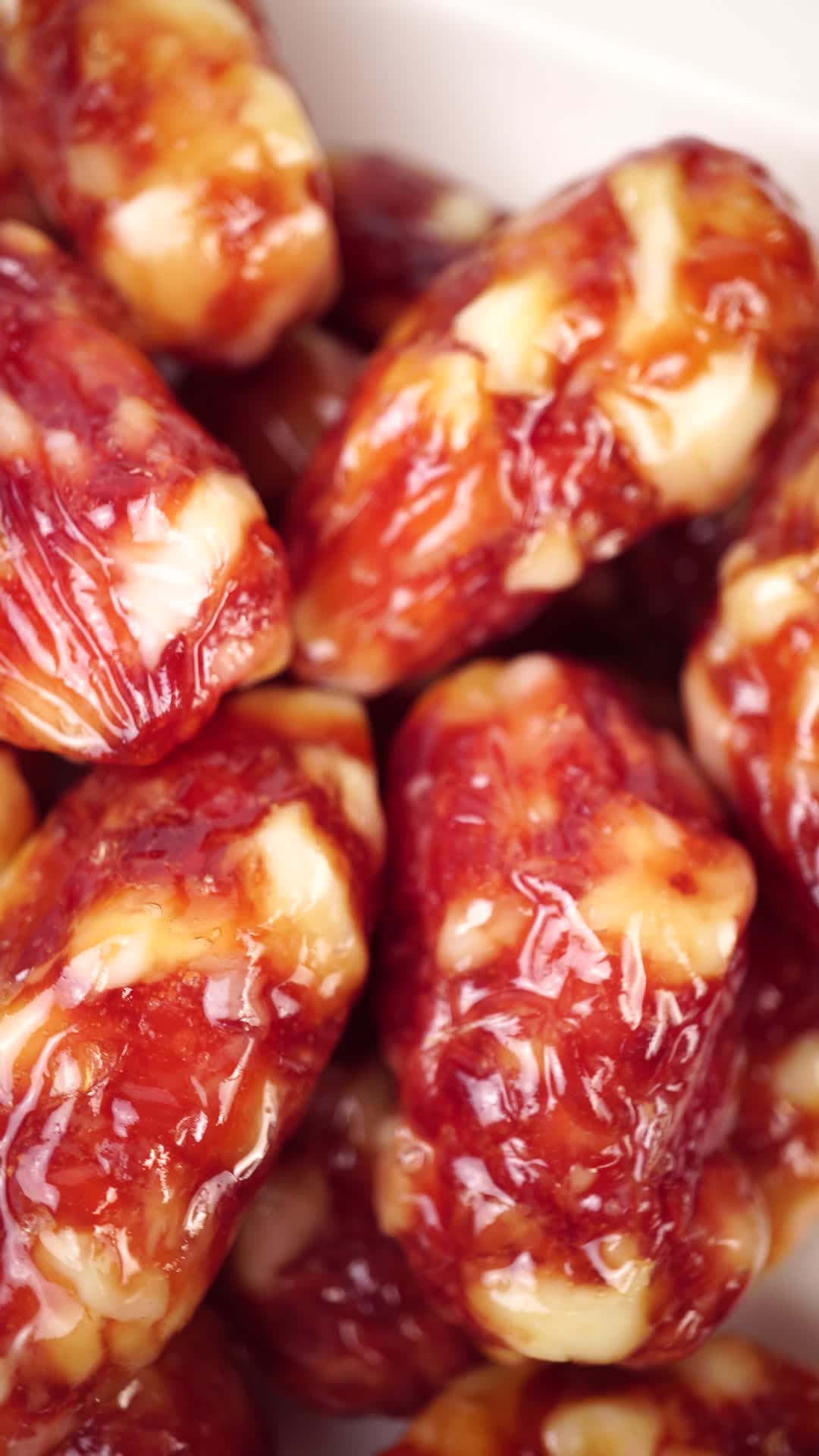 珍珠枣香肠美食4k旋转食材展示视频的预览图
