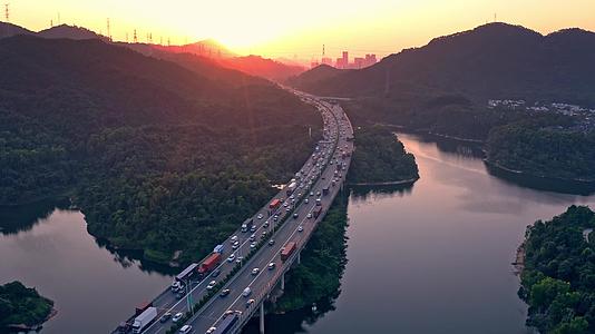 深圳梅林立交城市高架桥实拍视频视频的预览图