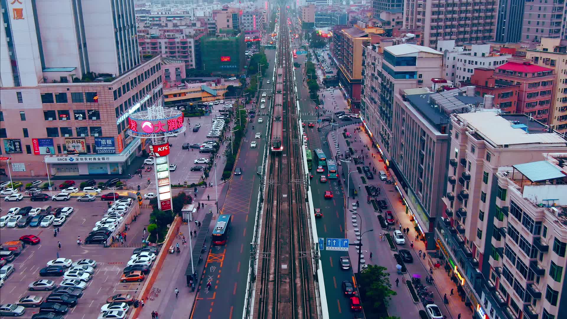 深圳龙华区城市地铁交轨视频的预览图