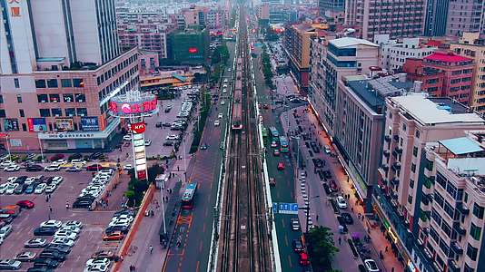 深圳龙华区城市地铁交轨视频的预览图