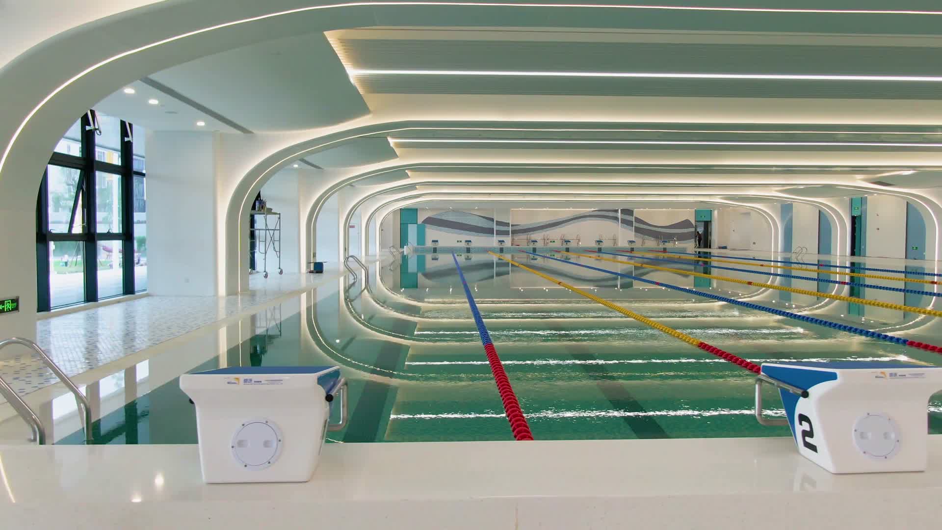 游泳馆内部设施拍摄视频的预览图