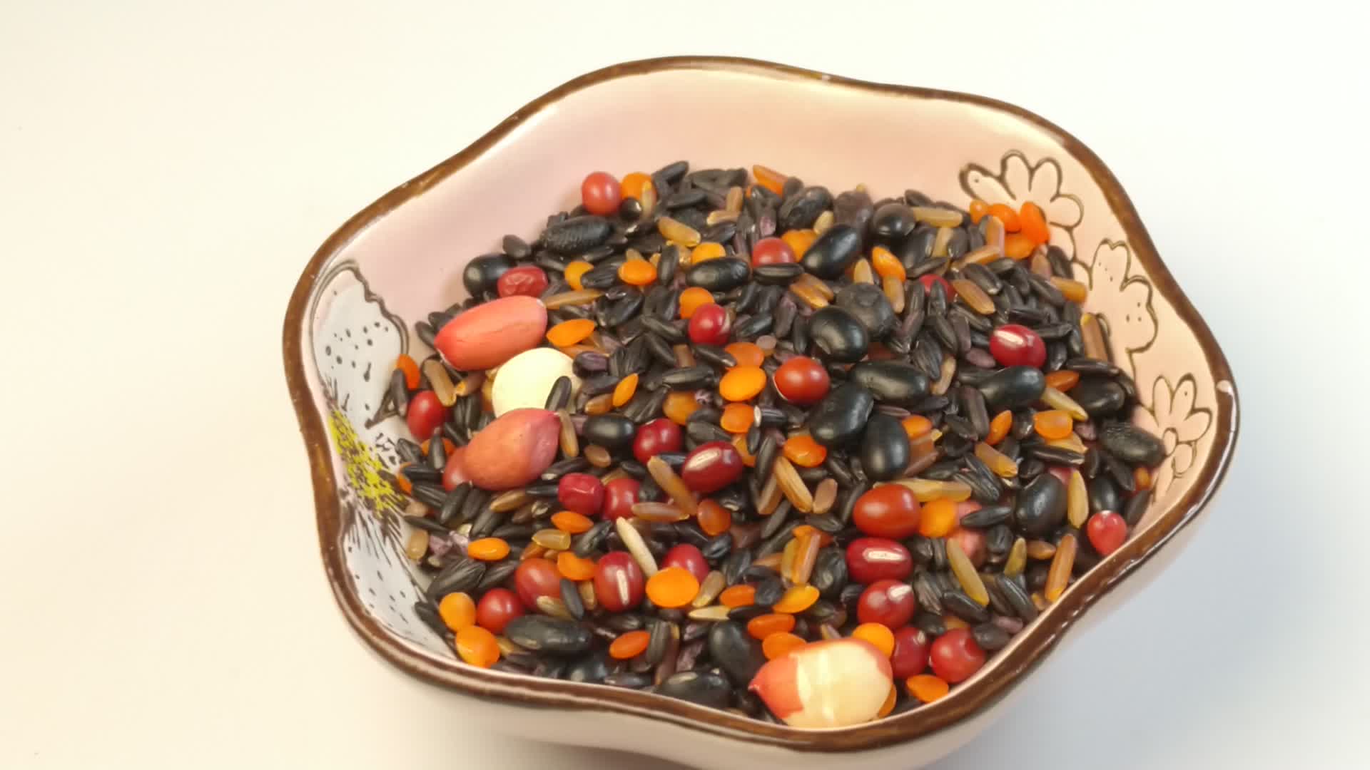 五谷杂粮综合美食黑米八宝粥4K健康食物视频的预览图
