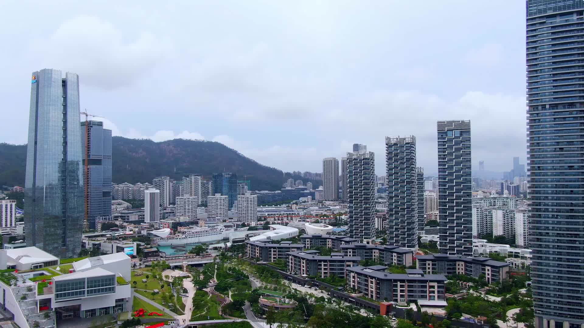 深圳海上世界明华轮航拍视频视频的预览图
