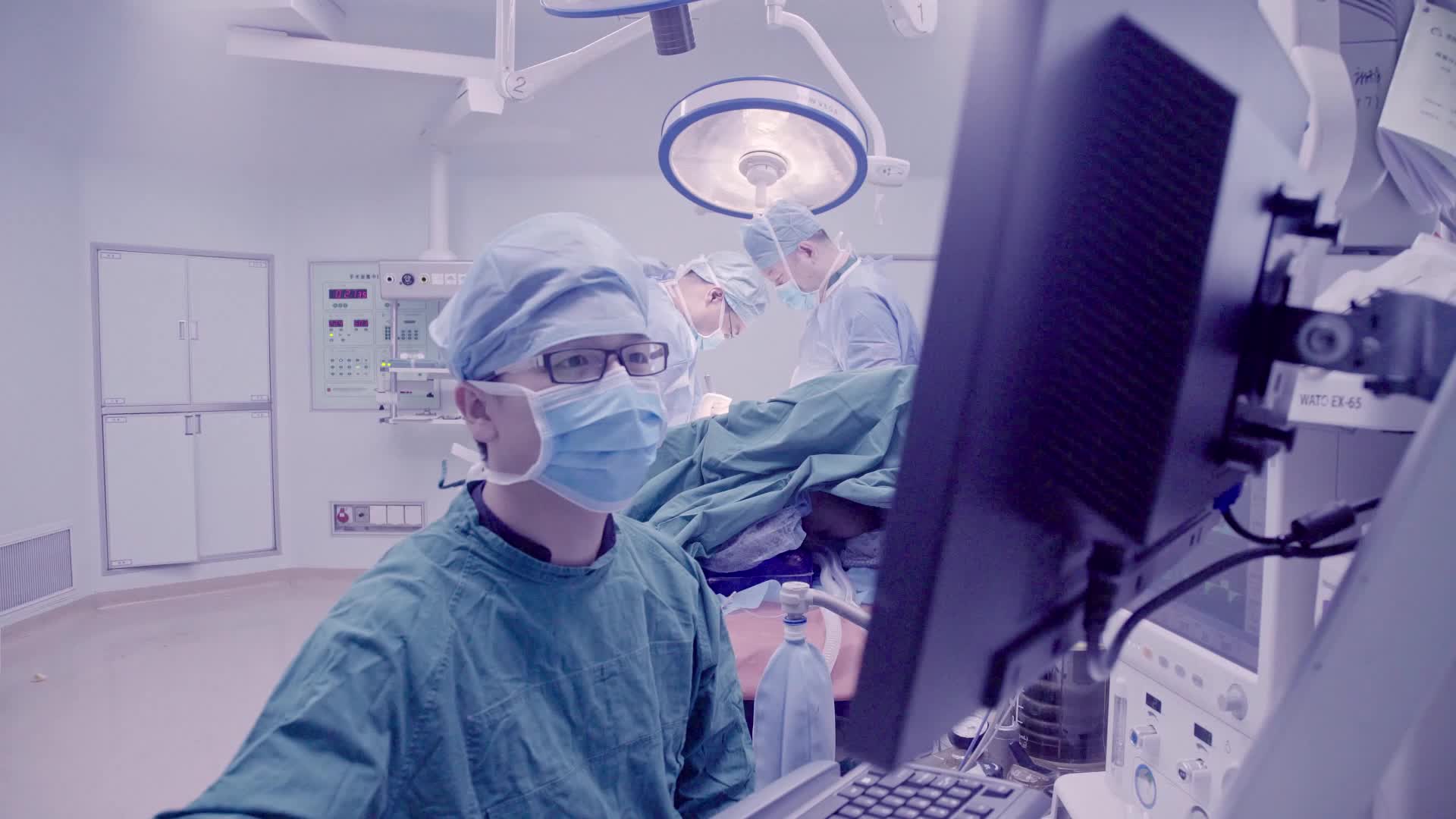 医生做手术室视频视频的预览图