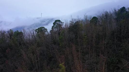 美丽乡村大山云雾缭绕实拍视频视频的预览图