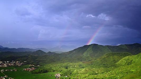 美丽乡村田园自然风光彩虹航拍视频视频的预览图