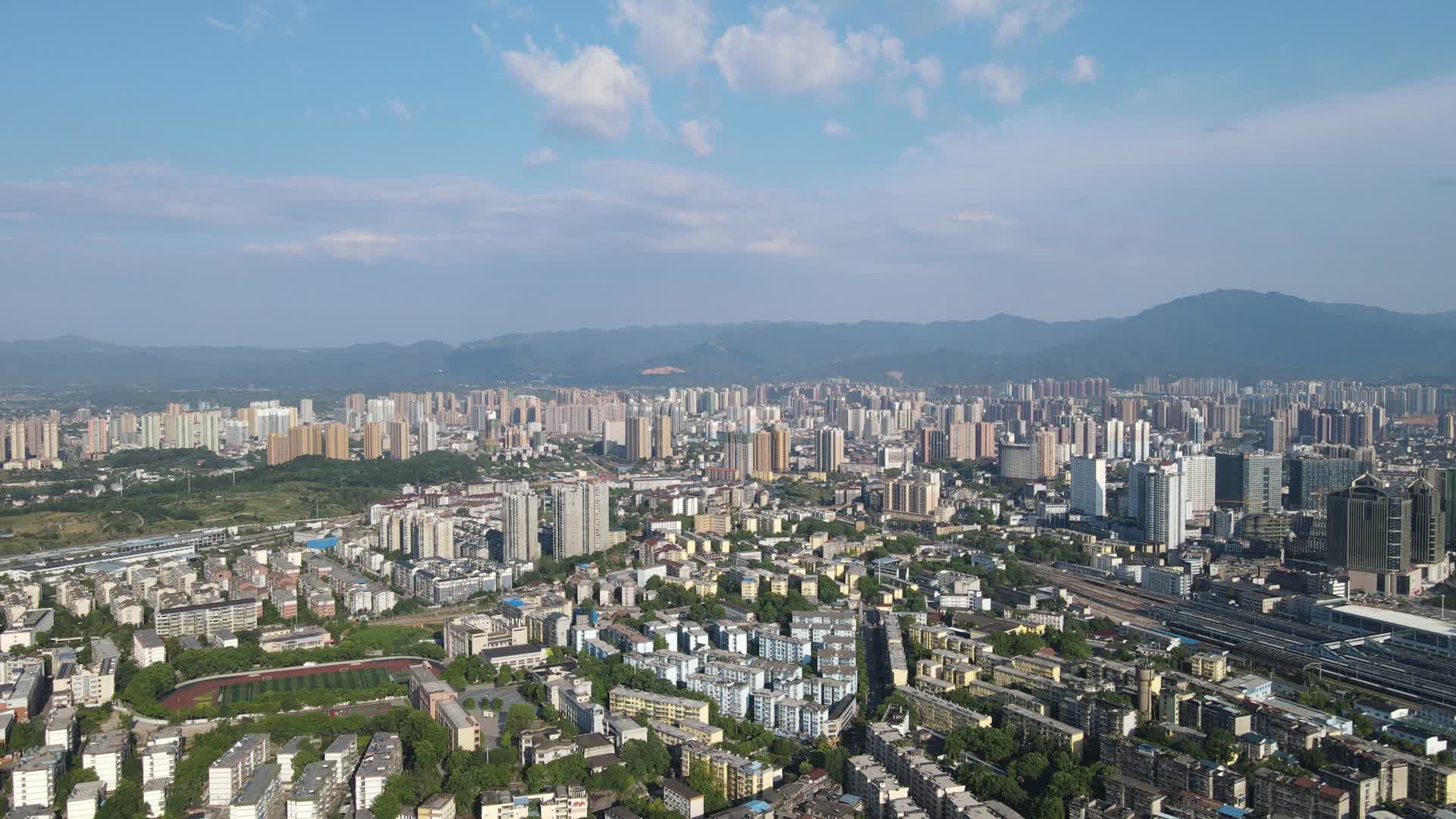 航拍城市天际线全景视频的预览图