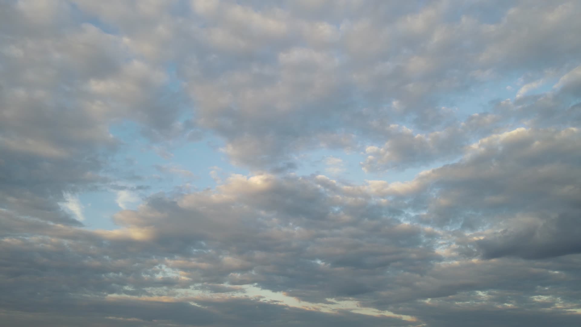 蓝天白云空镜航拍视频视频的预览图