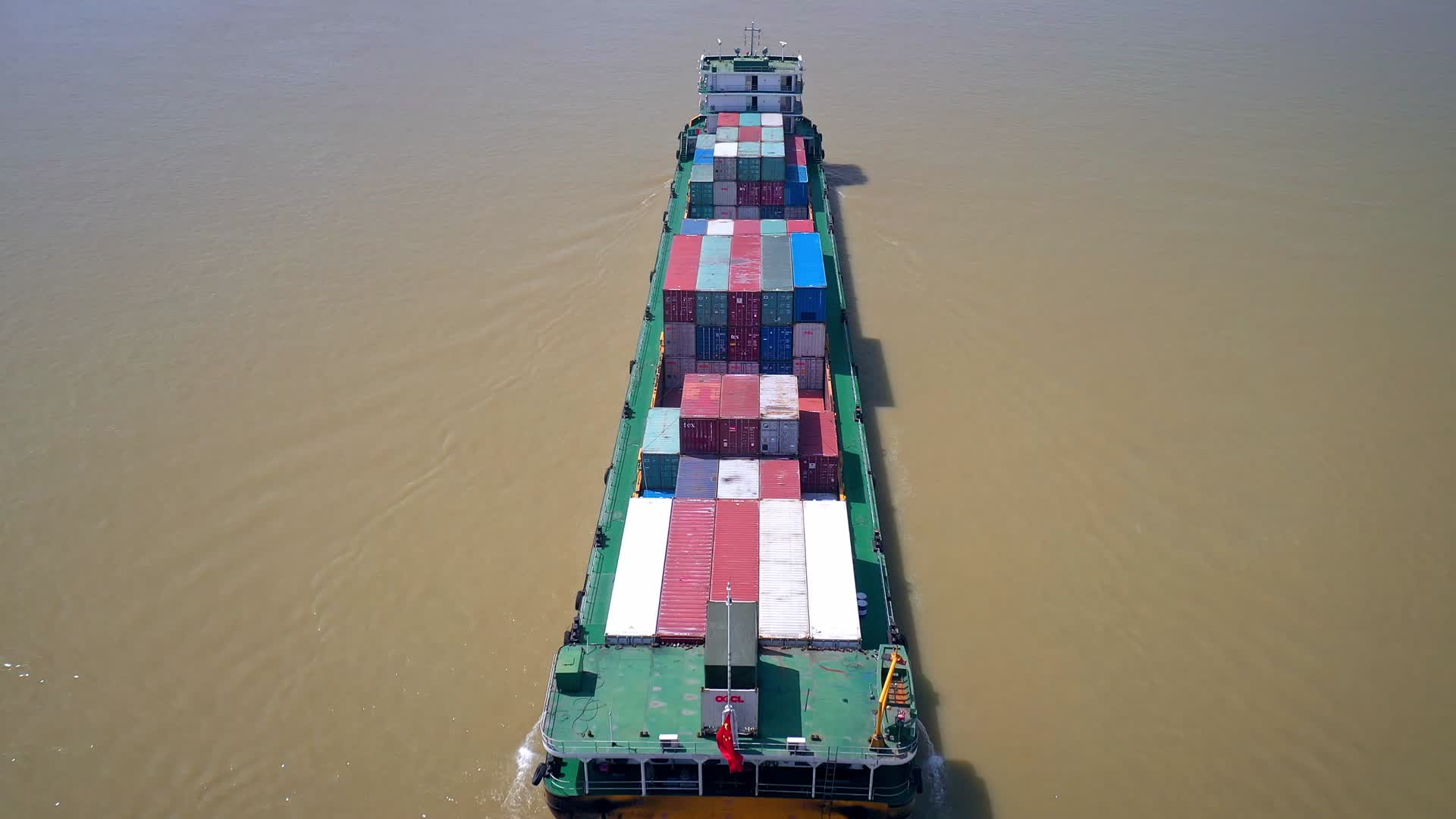 内河船运水路交通实拍视频视频的预览图