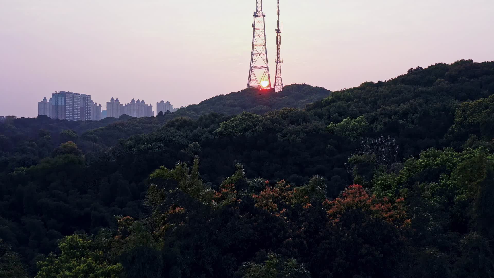 湖南岳阳金鹗山公园城市日落实拍视频视频的预览图