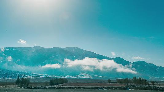 新疆雪山戈壁高原延时视频视频的预览图