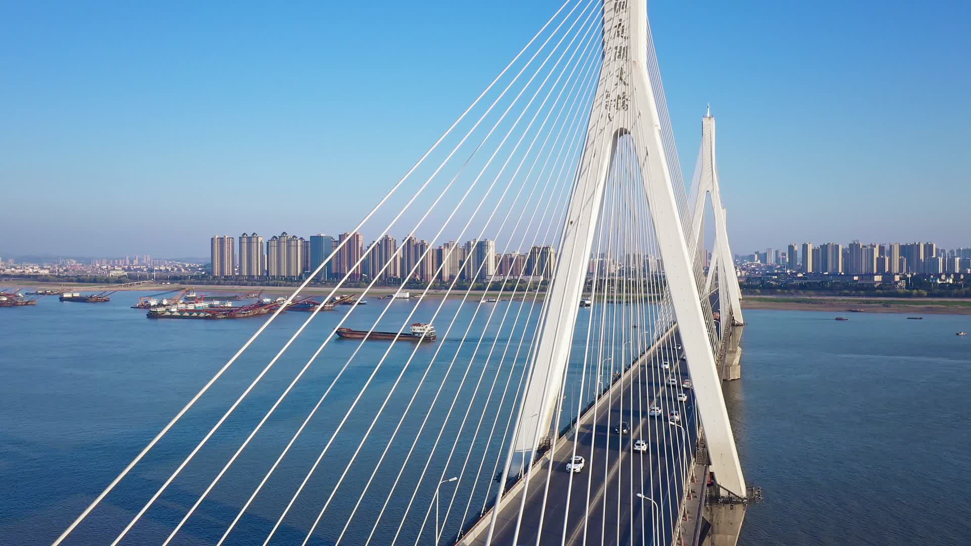 交通运输岳阳城市风光洞庭大桥实拍视频视频的预览图