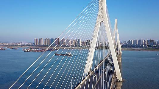交通运输岳阳城市风光洞庭大桥实拍视频视频的预览图