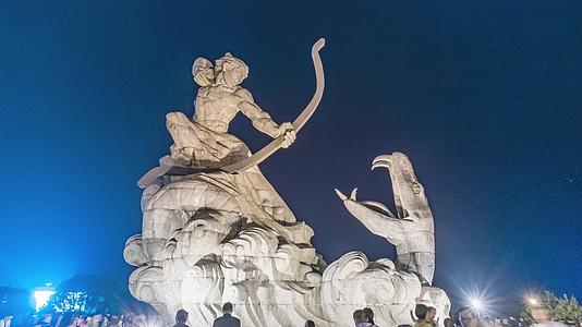 岳阳巴陵广场后裔射蛇雕像移动延时视频的预览图