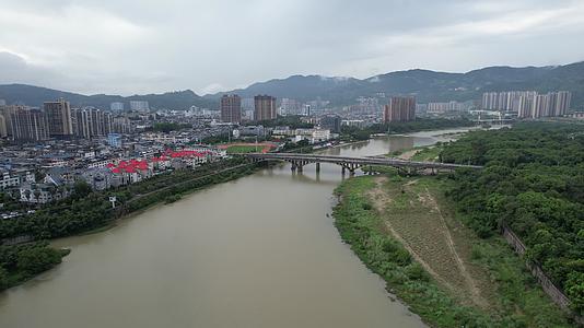 小县城航拍视频的预览图