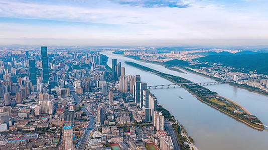 长沙湘江沿江城市地标实拍视频视频的预览图