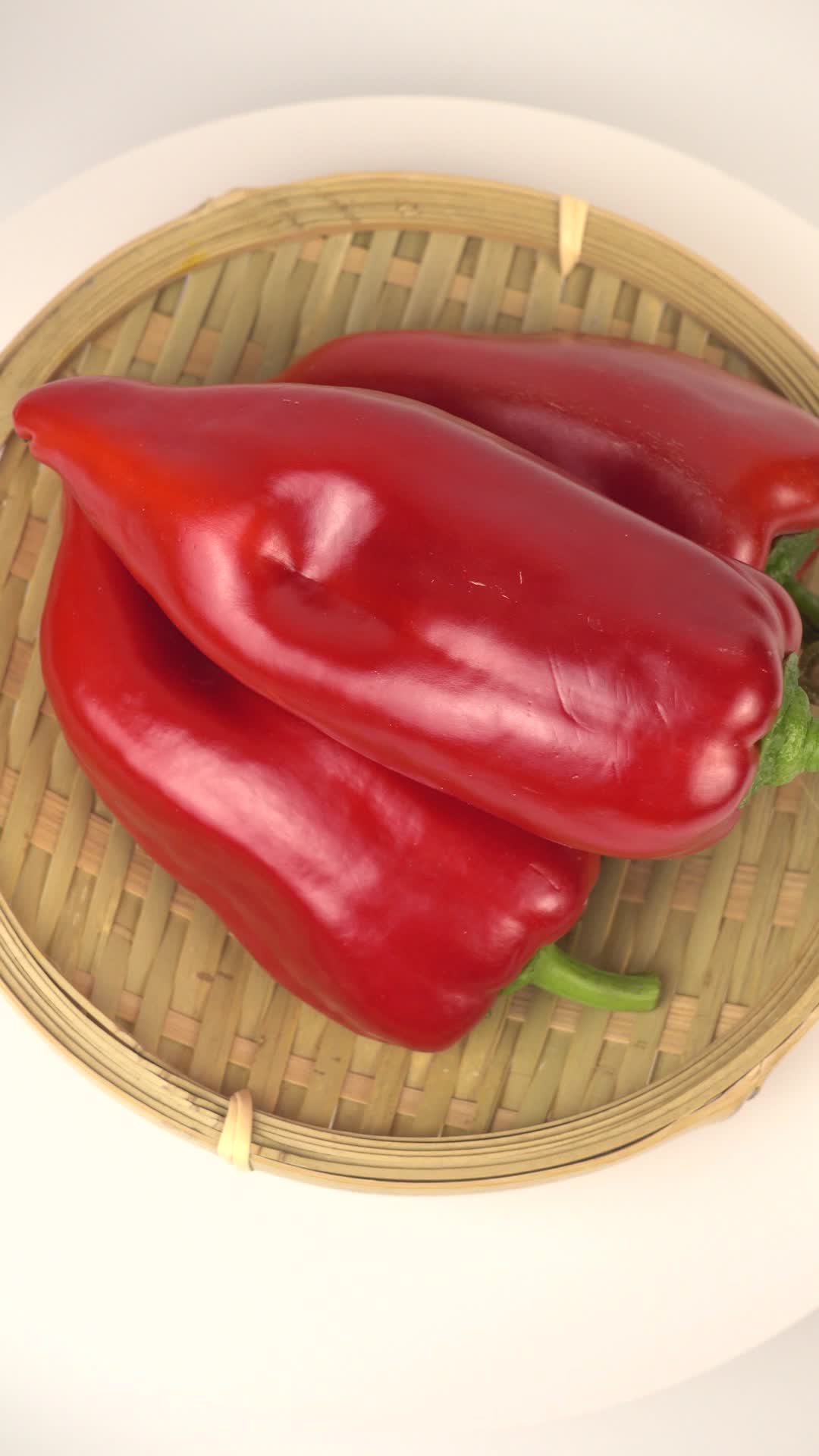 灯笼辣椒蔬菜食材调味品4k旋转展示视频的预览图