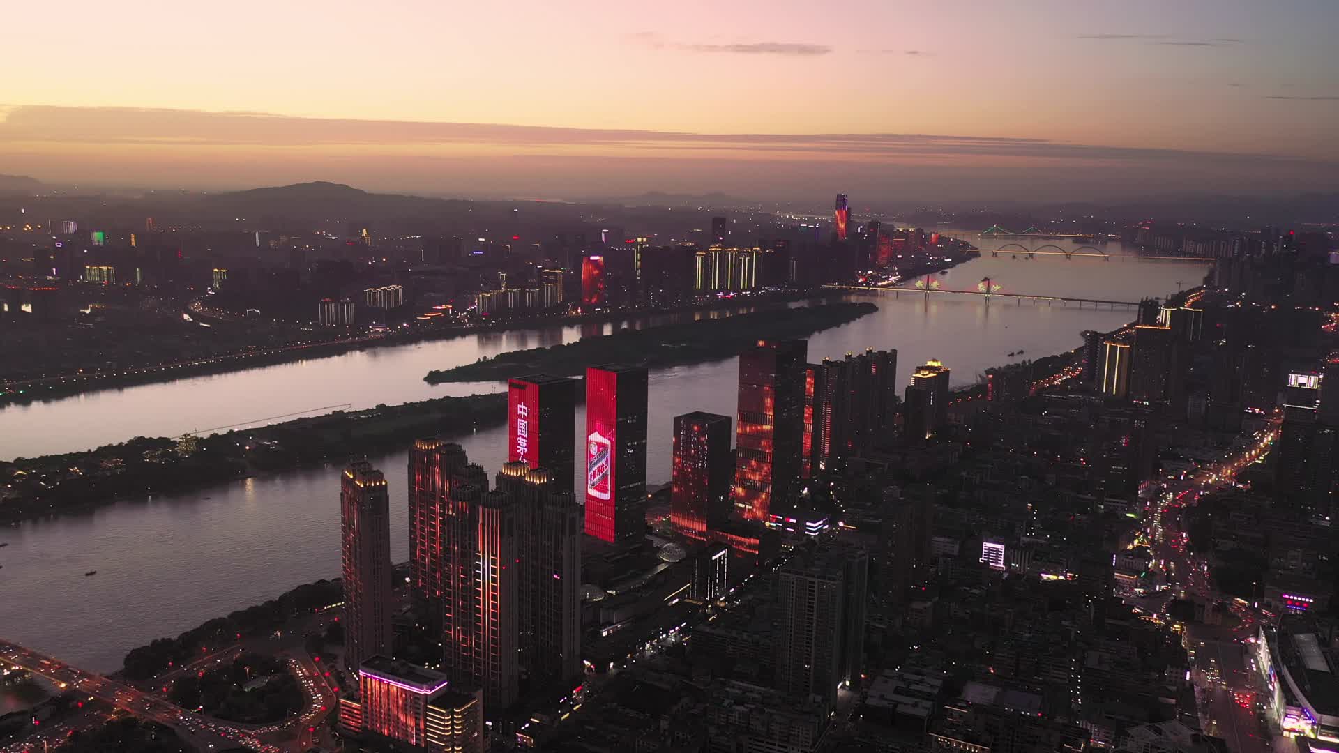 长沙湘江沿江风光城市夜景航拍视频视频的预览图