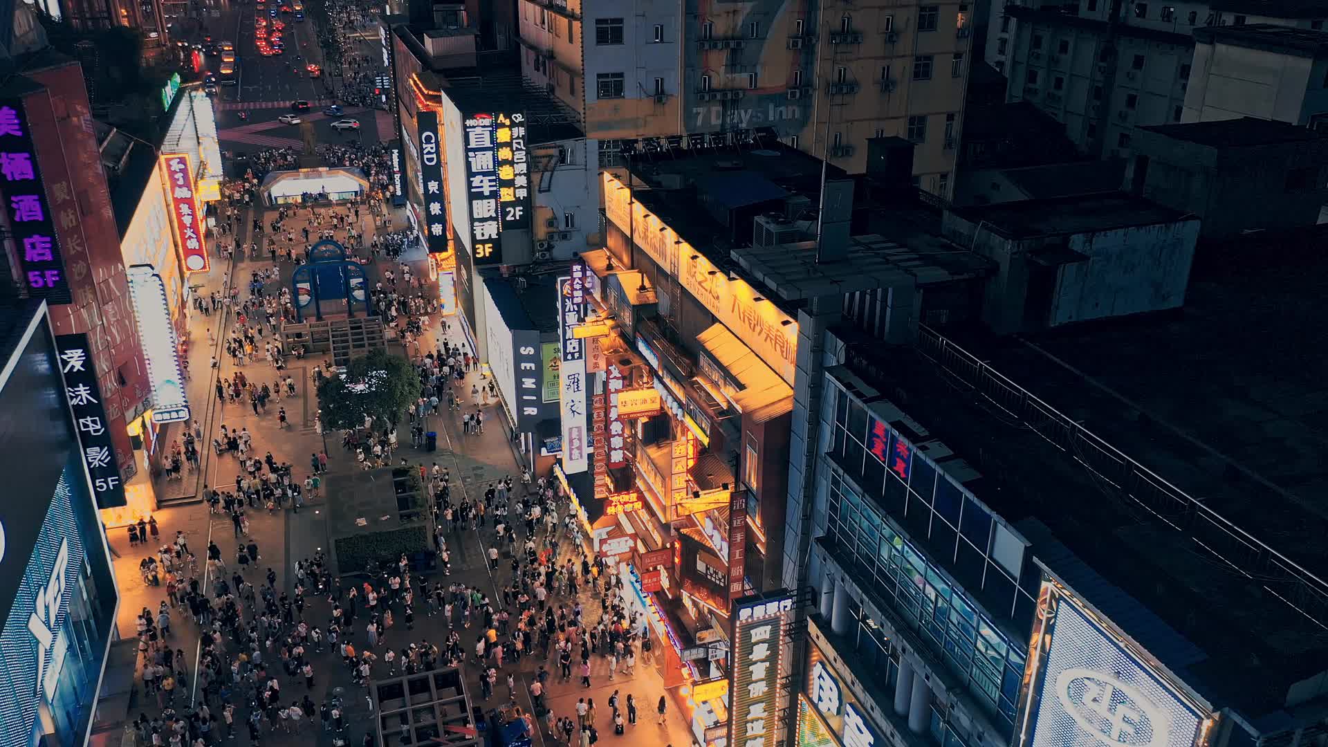 长沙国金大厦城市街区步行街网红打卡地视频的预览图