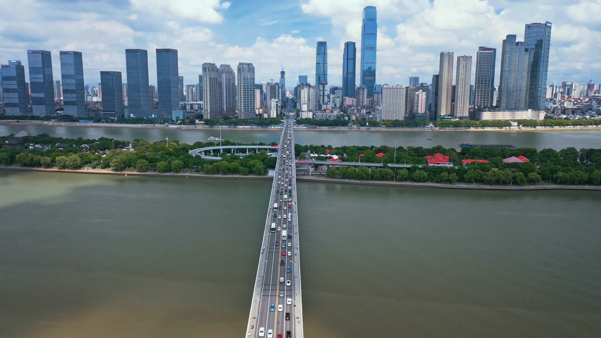 长沙橘子洲湘江一桥航拍视频视频的预览图