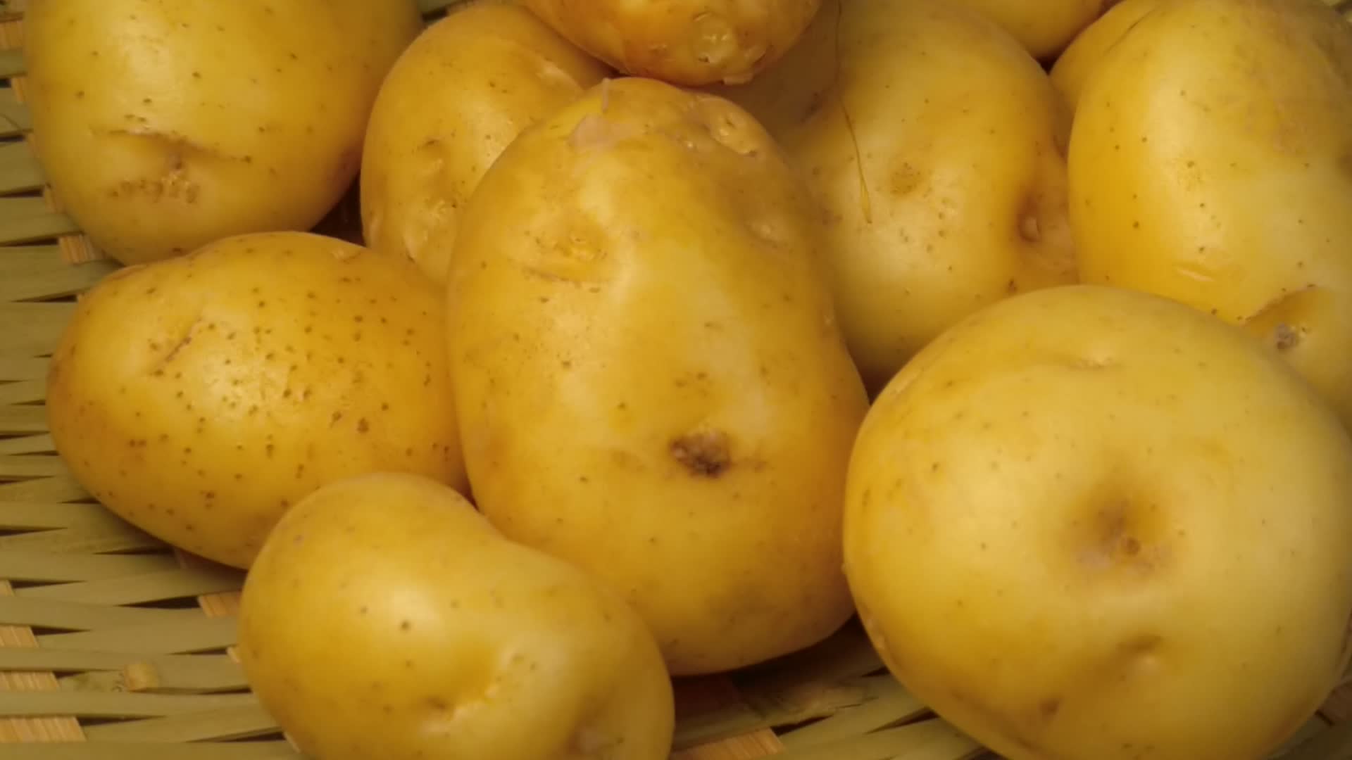 土豆特写马铃薯洋芋有机蔬菜视频的预览图