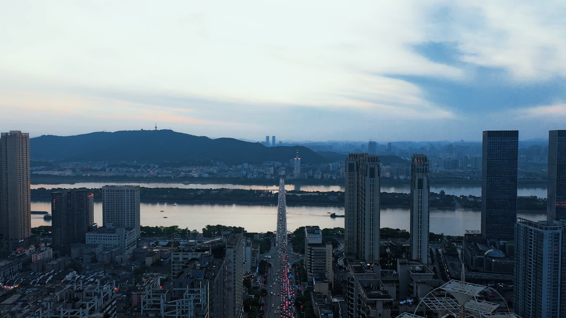 长沙自然风光湘江橘子洲湘江一桥视频的预览图