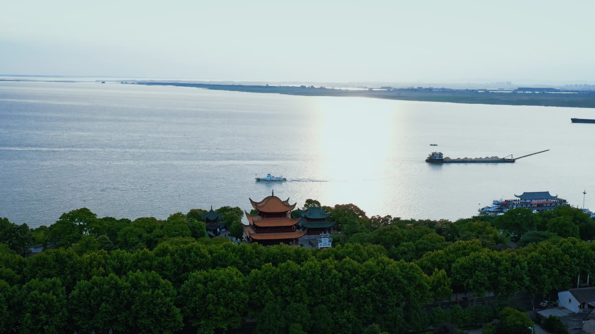 岳阳洞庭湖岳阳楼风景区航拍视频的预览图