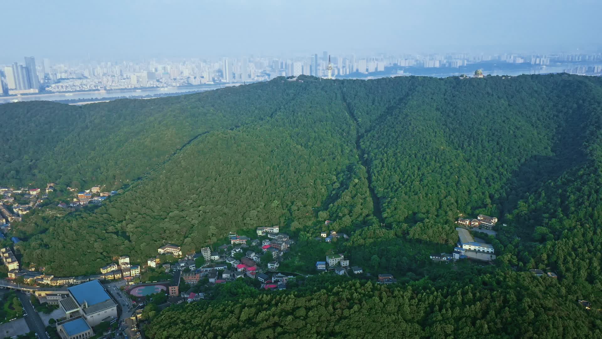 长沙自然风光岳麓山视频的预览图