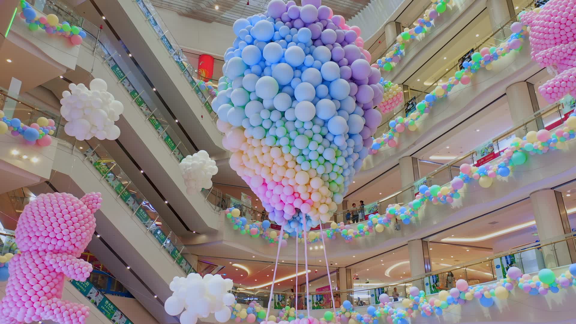 保利mall商业购物中心游乐园视频的预览图
