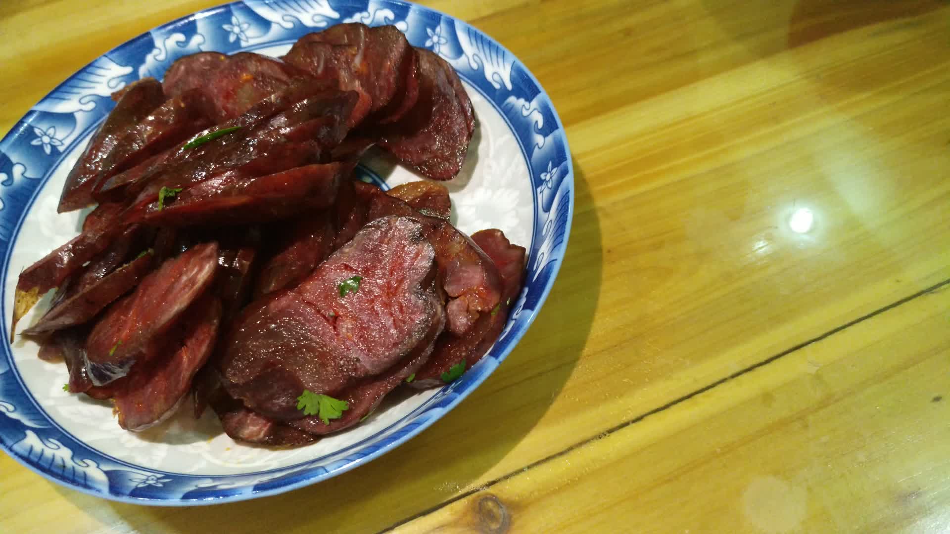 土家族美食腊肉香肠视频的预览图