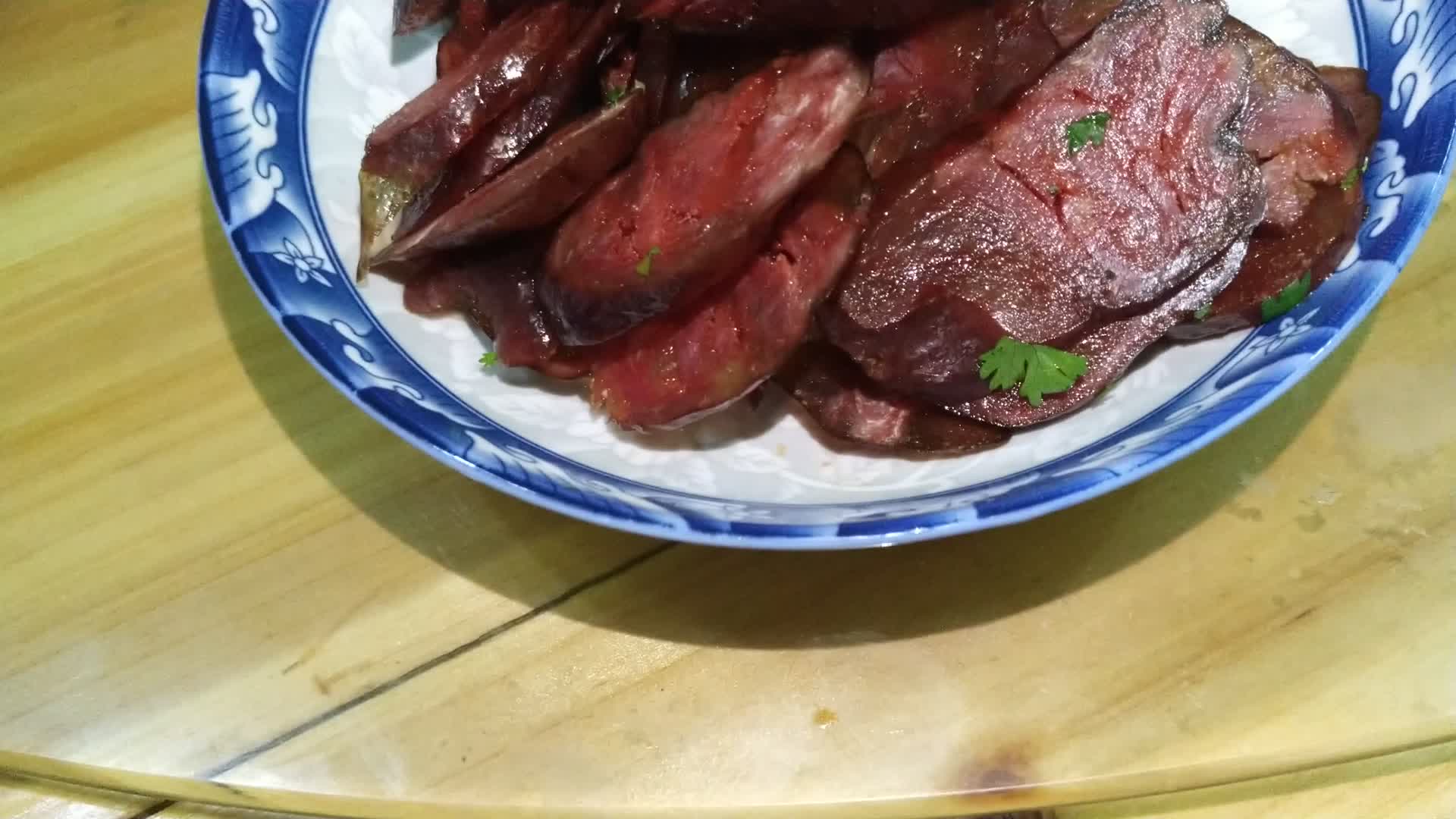 土家族美食腊肉香肠视频的预览图