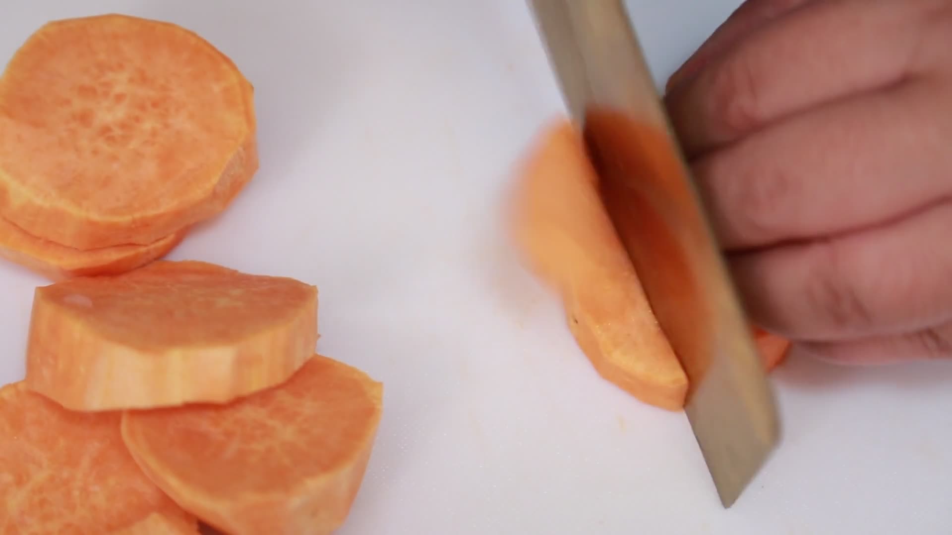 厨师切红薯视频的预览图