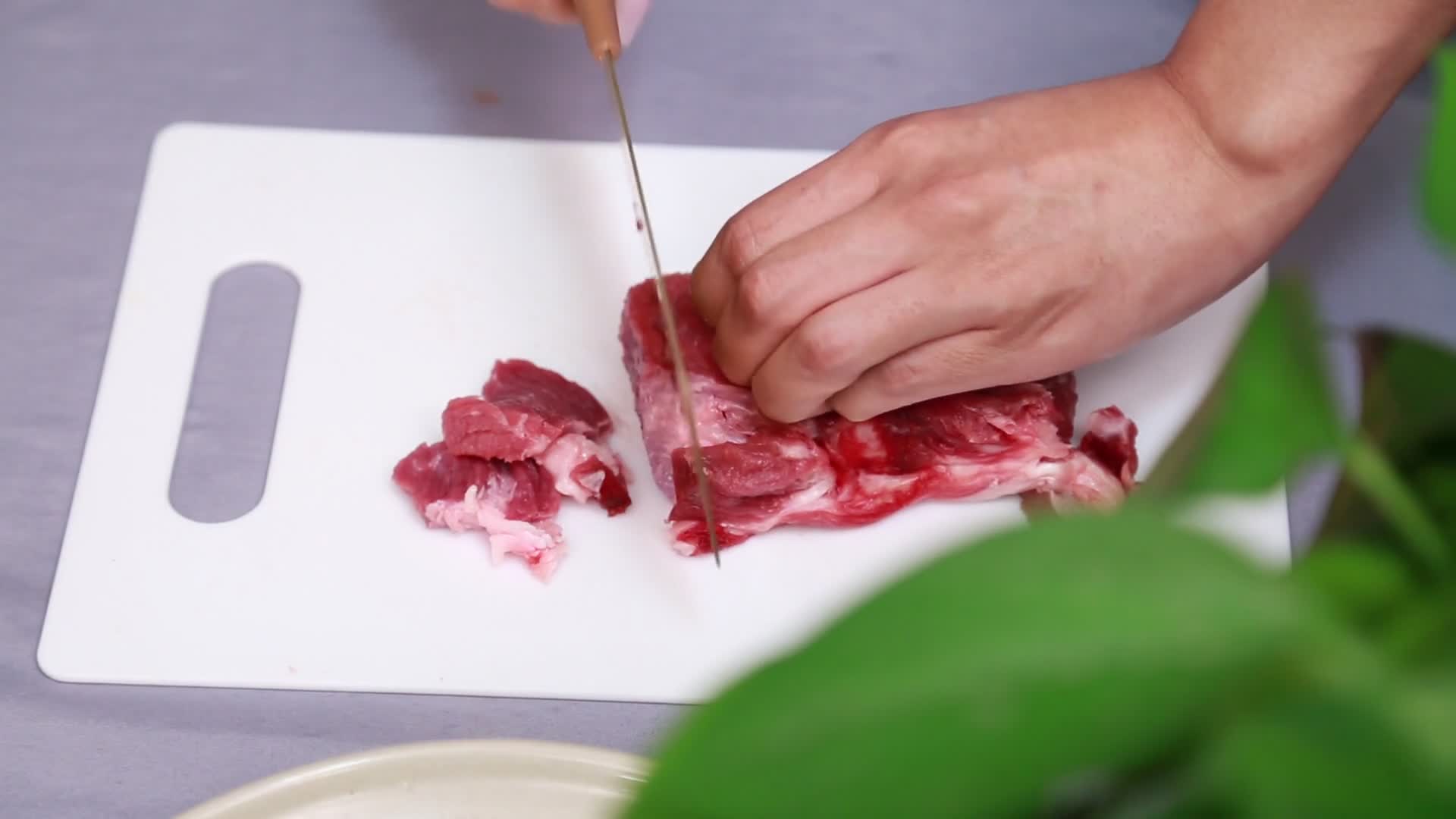 厨师切牛肉视频的预览图